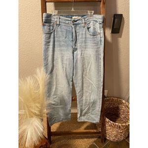 Levi’s ribcage straight leg jeans size 32